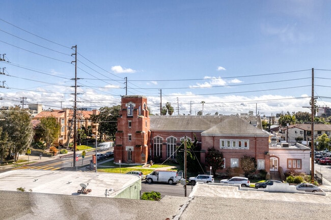 Photo - 1561 S Barrington Ave Unit ID10575A