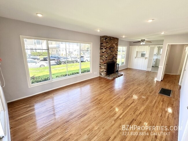 Building Photo - 5307 Vantage Ave Unit 1