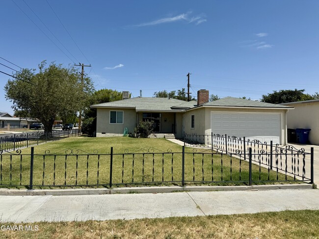 Photo - 1445 W Jackman St House