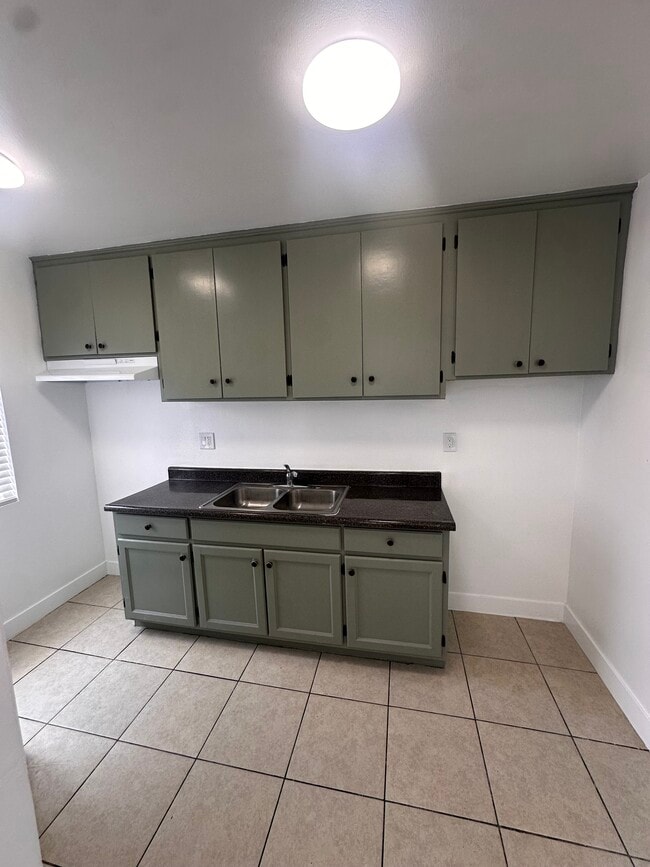 Building Photo - 5514 Sierra Vista Ave Unit 209