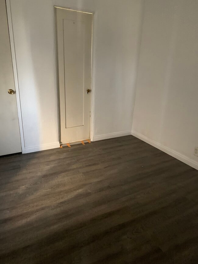 Living room - 910 S Marengo Ave Unit 1