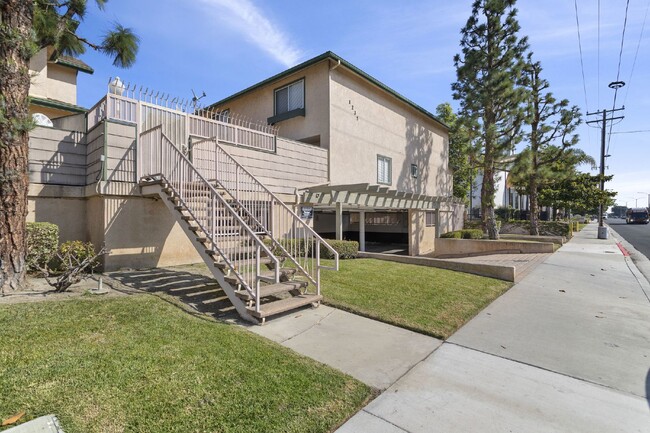 "Experience Perfection: Your Ideal Lifesty... - "Experience Perfection: Your Ideal Lifesty... Apartment Unit #4