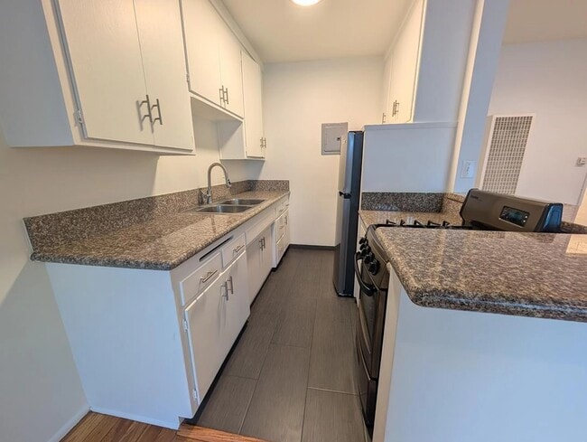 Photo - 1328 Gordon St Unit 7