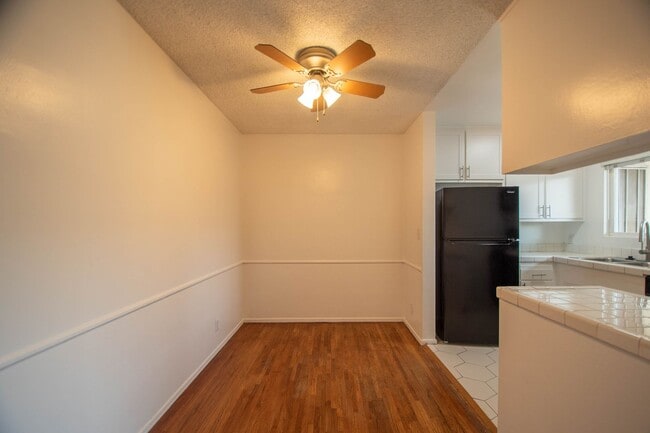 Photo - 15033 Burbank Blvd Unit 05