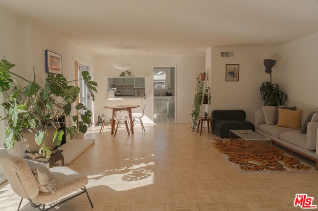 Photo - 22736 Cantlay St