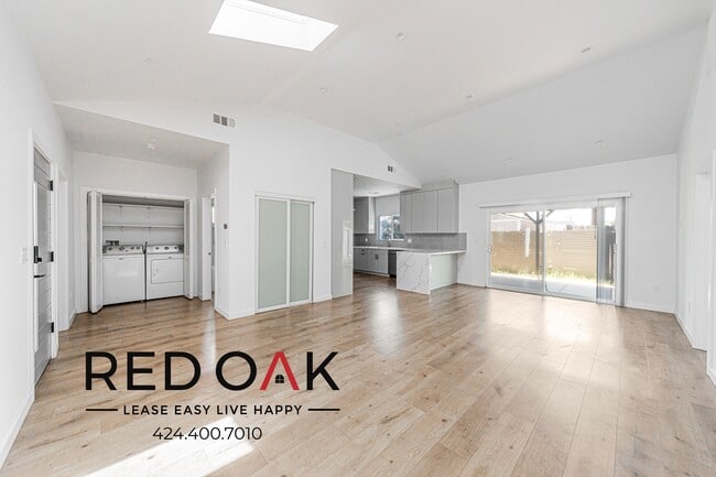 Photo - 11028 Califa St