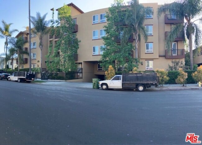 Photo - 1401 S St Andrews Pl Unit 411