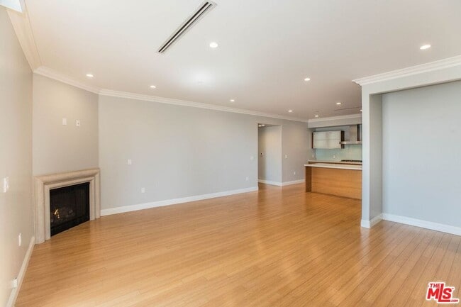 Photo - 1283 Havenhurst Dr Unit 306