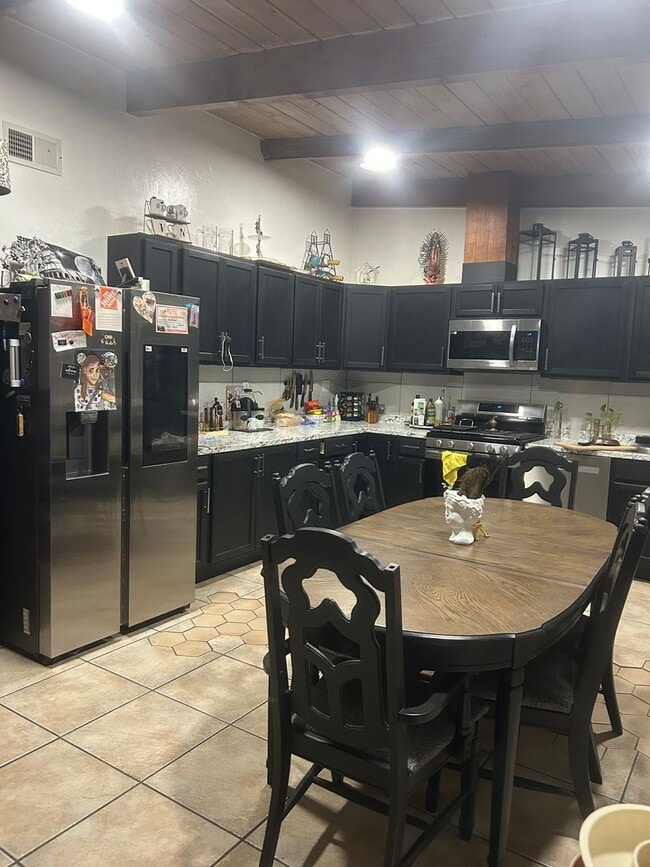 Building Photo - 2 Bed / 2 Bath Unit with Yard & Parking – El Cajon