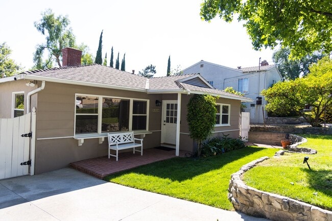 Photo - Freshly Renovated 3BR/2BA Pool Home – La C...