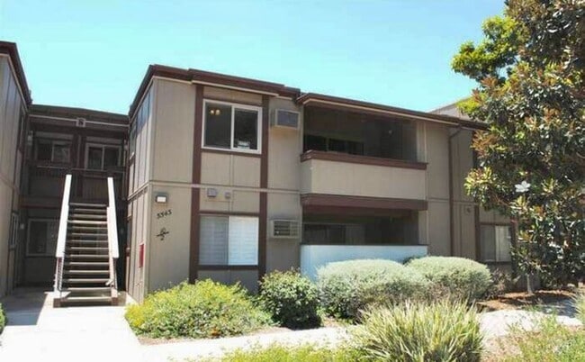 Building Photo - Beautifully remodeled 2 bedroom, 1.5 bathroom condo! Unit 16