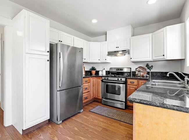 Building Photo - 923 N Soldano Ave Rental