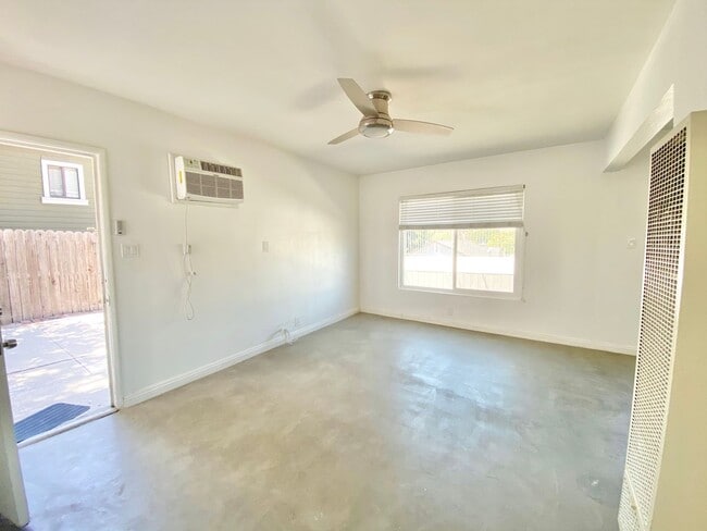 Photo - 2727 Phelps Ave Unit 2727 Phelps Ave  4