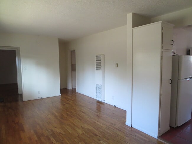 Living room - 502 Indiana Ave Unit 502