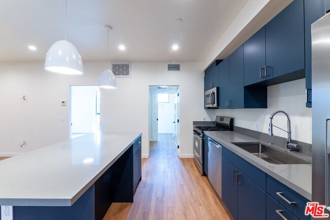 Building Photo - 747 Lillian Way Unit 3