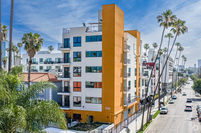 Building Photo - 936 S Mariposa Ave