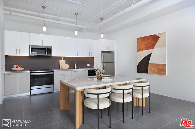 Photo - 939 S Broadway