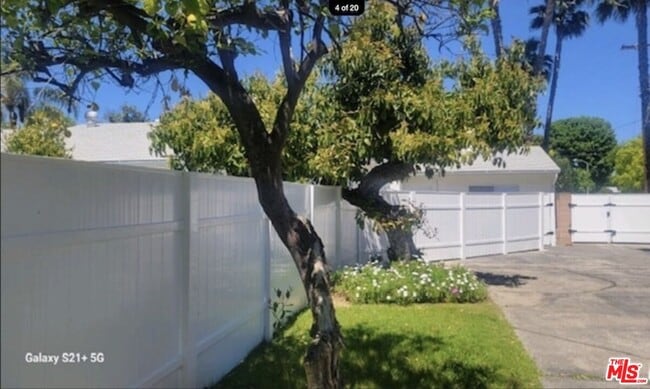 Photo - 17402 Hart St