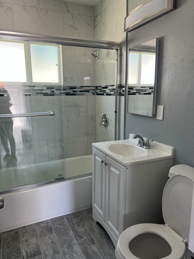 Photo - 120 W 73RD ST