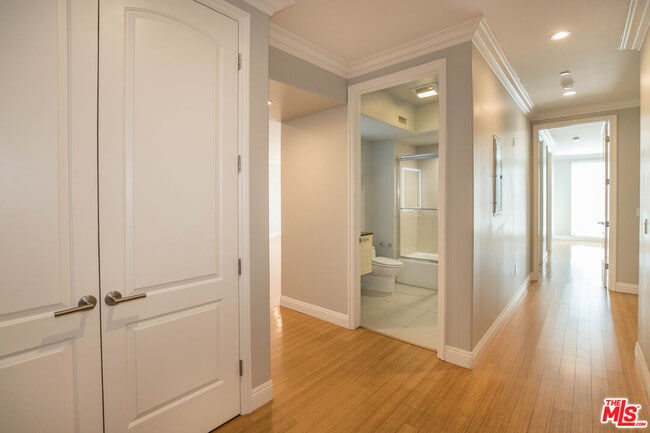 Photo - 1283 Havenhurst Dr Unit 306