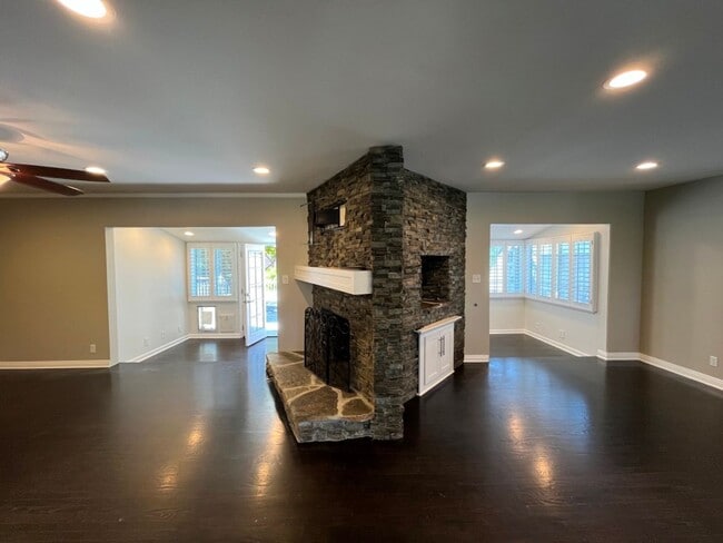 Photo - READY FOR MOVE-IN! 3+2.5 w/appliances + great backyard!