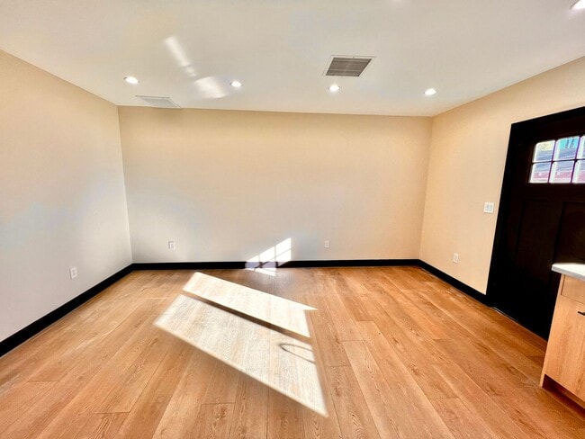 Photo - 7309 Yarmouth Ave Unit 7309 1/2 Yarmouth Ave