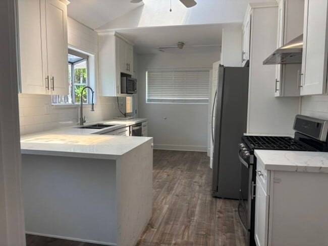 Photo - 10610 Rhodesia Ave
