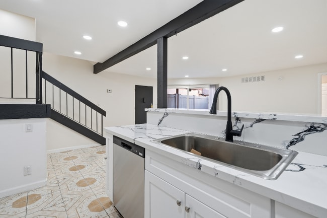 Photo - 7924 Woodman Ave Unit 33