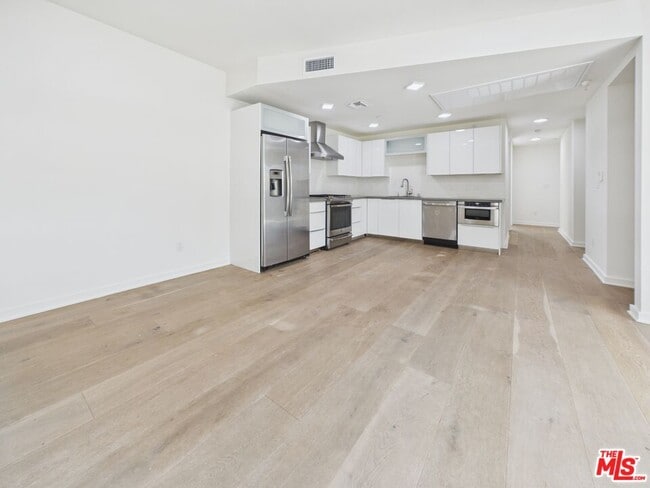 Photo - 850 S Crenshaw Blvd Unit 409