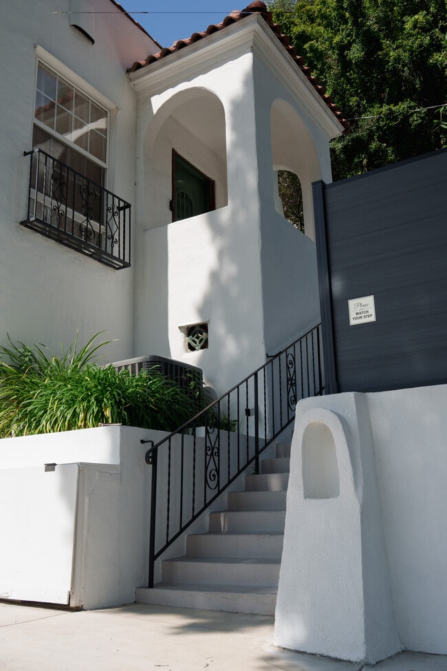 Photo - 2209 N Gower St