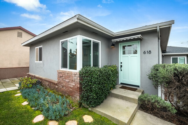 Front Entry - 618 Grand E Ave Unit 2
