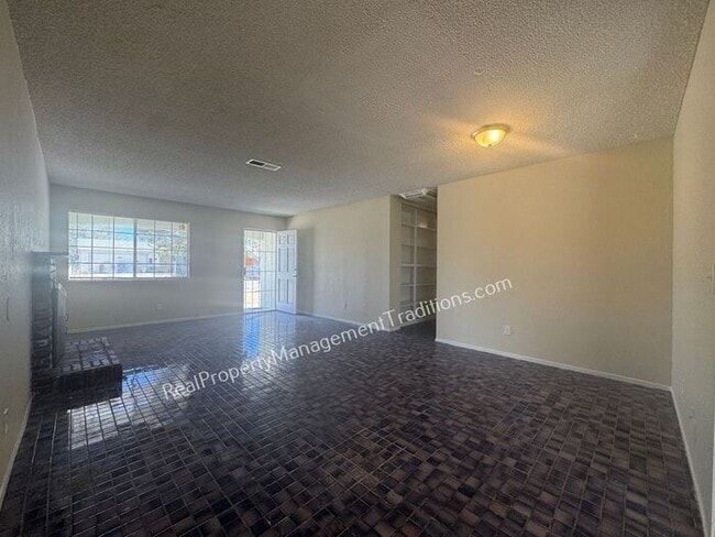 Photo - Large Lot 4 + 2 in Lake Los Angeles