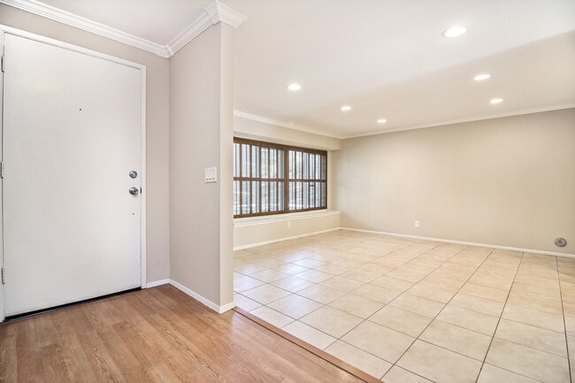 Photo - Live by the Lakeside -  Upgraded Spacious TOWNHOME in Lakeside Park