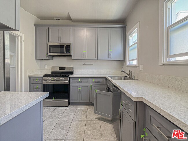 Photo - 733 N Ridgewood Pl Unit 735 1/2