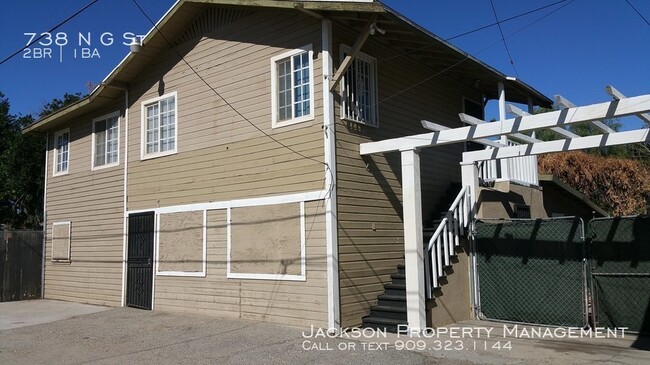 Building Photo - 738 N G St