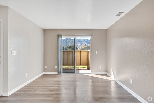 1BR, 1BA - 650SF - Living Room - Windscape Village Apartments