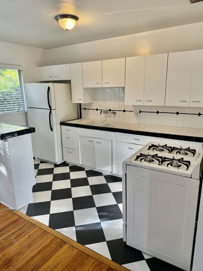 Unit 8 - 4900 Woodman Ave