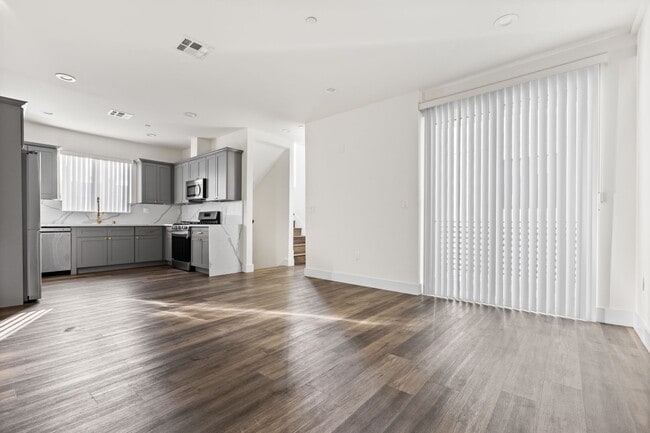 A beautifully designed and renovated 4 bed... - A beautifully designed and renovated 4 bed... Townhome