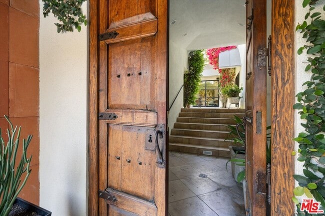 Photo - 2328 San Ysidro Dr