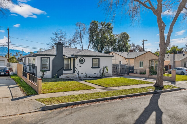 Photo - 1667 Valencia Ave