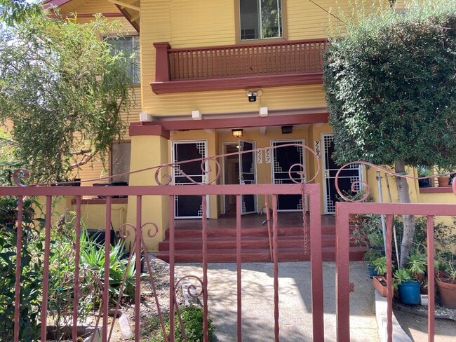 Building Photo - 1015 3/4-929 W Kensington Rd Unit 927