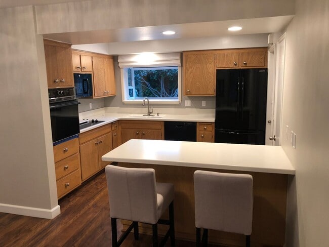 Building Photo - Well maintained, updated Goleta home