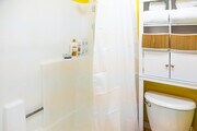 Bathtub/Shower - 11120 Moorpark St Condo Unit #3