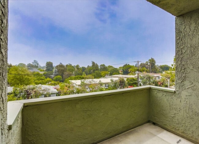 Outside View - 16169 Sunset Blvd Unit 301