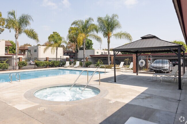 Spa and Cabanas - Chateau De Ville