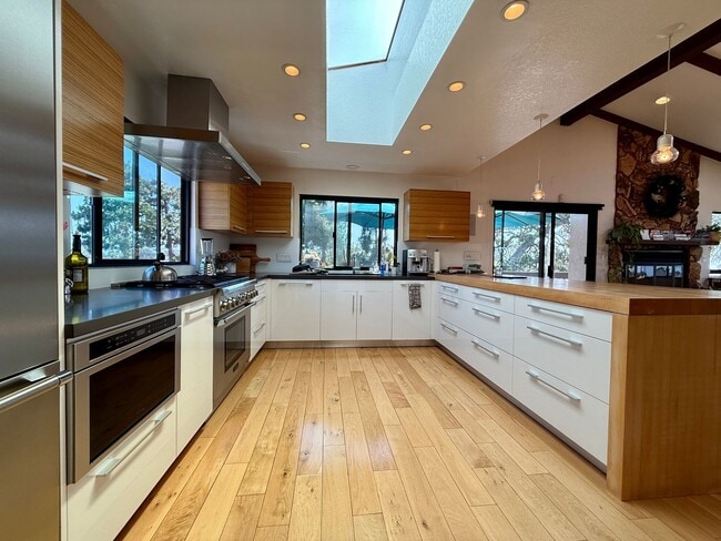 Photo - Unique 4 Bedroom House with OCEAN VIEWS in Sunset Cliffs! Walking Distance to the Beach! Fully Fu...