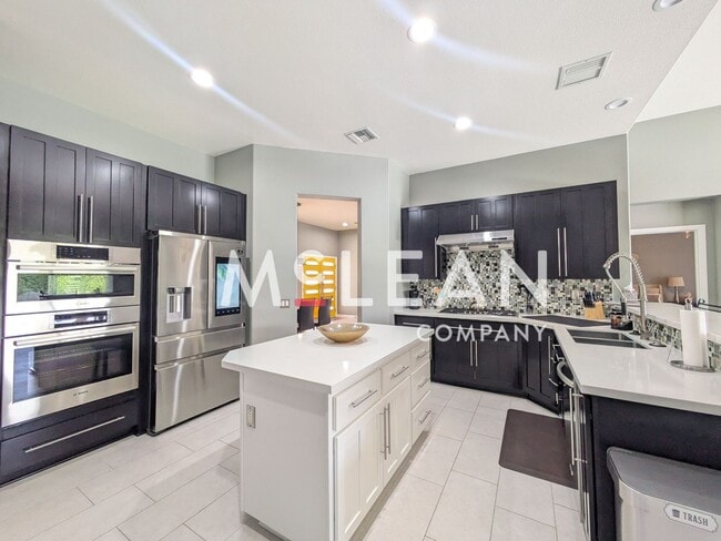 Stylish 3 Bedroom, 3 Bathroom with Pool an... - Stylish 3 Bedroom, 3 Bathroom with Pool an... House