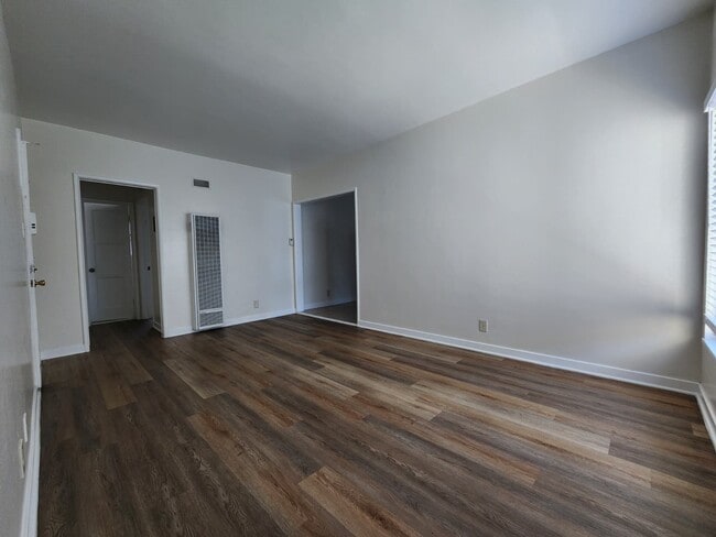 Photo - 4767 San Vicente Blvd Unit 7