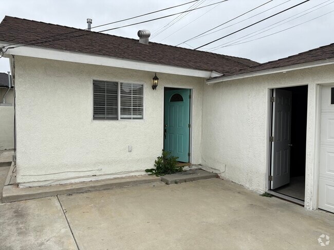 Building Photo - 3423 W 59th St Unit ADU Rental