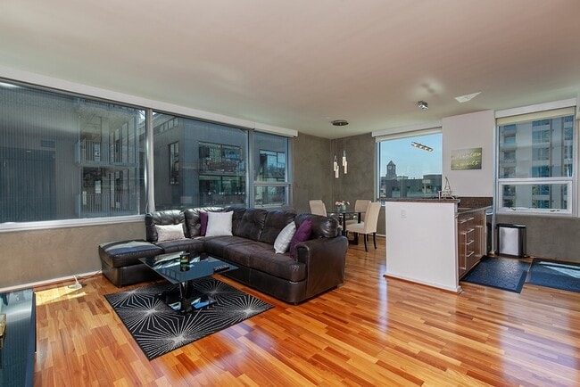 Building Photo - 321 Tenth Ave Unit 807